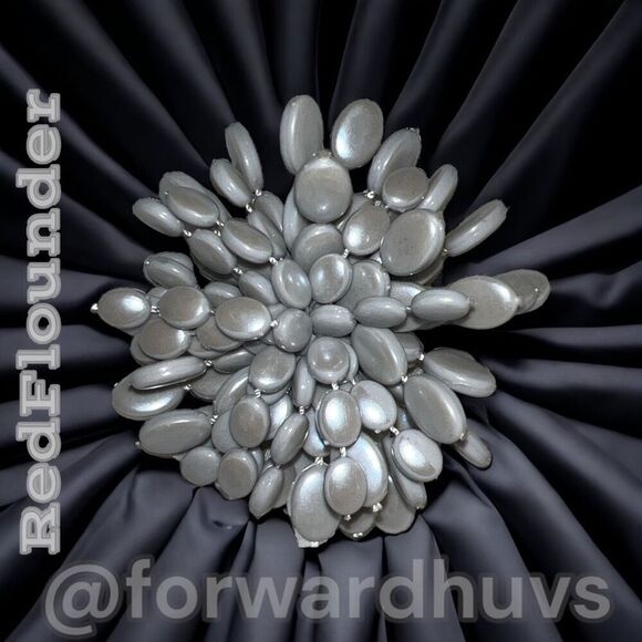 Playful Moving Grayish Silver Plastic Brooch - Artistic Flair - Picture 1 of 10